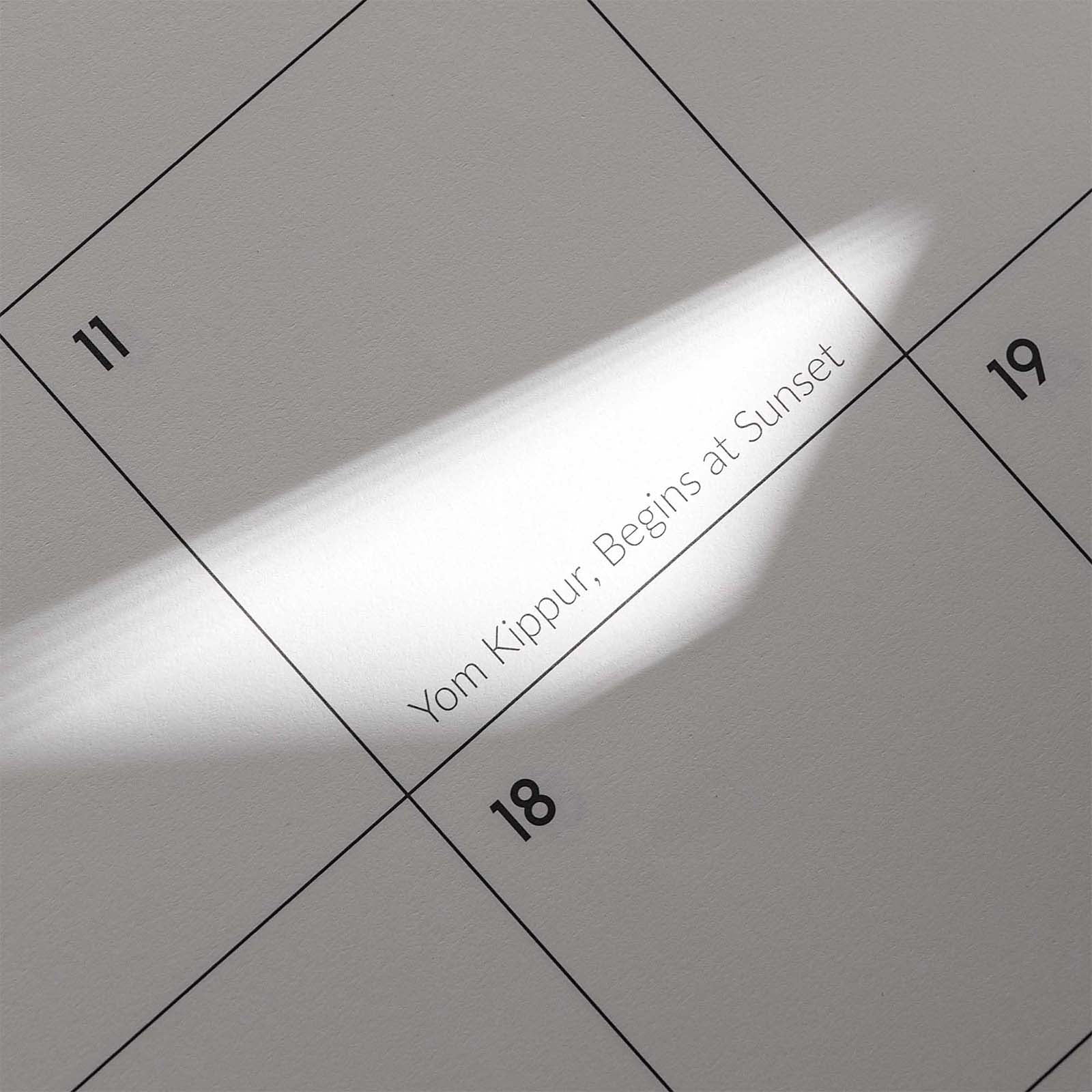 Cabbrix 2025-2026 Desk Calendar, Colorful Flowers, Black