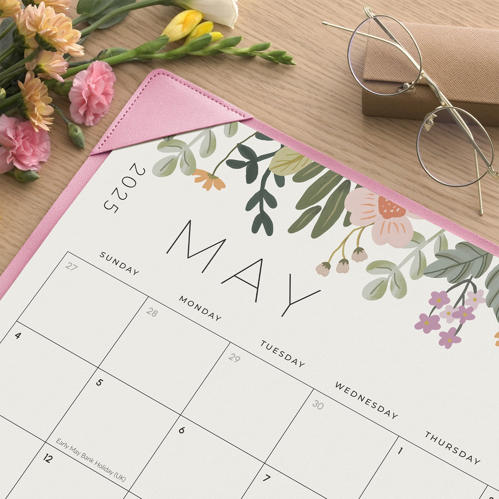 Cabbrix 2025-2026 Desk Calendar, Plant Elements, Pink